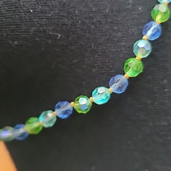 Vintage faceted glass bead 18" necklace blue and green box clasp wire strung - Picture 4 of 7
